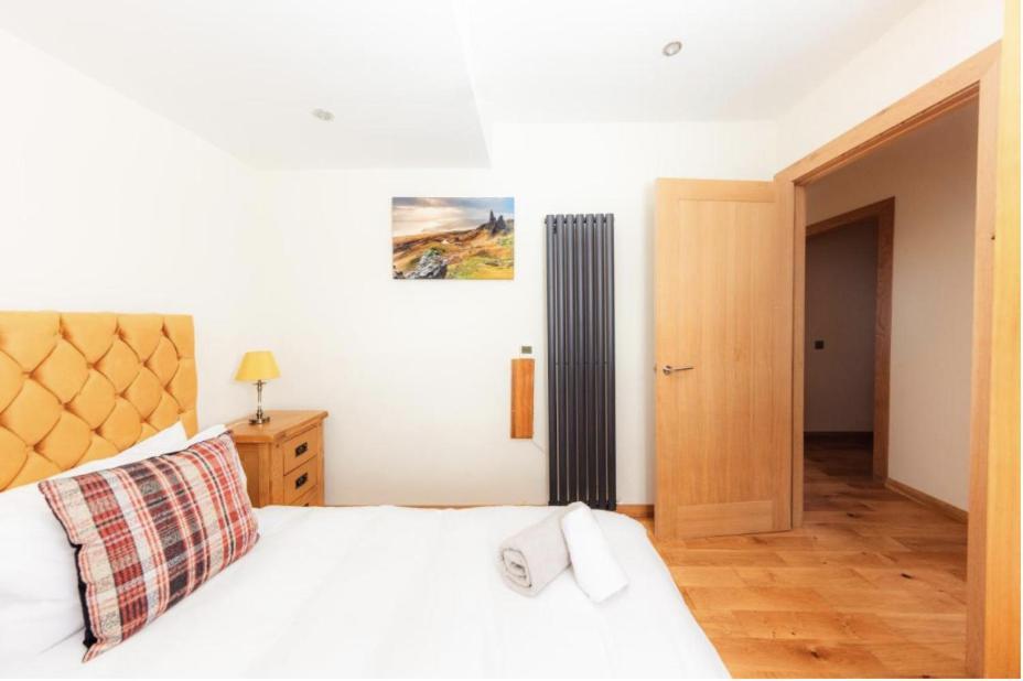 Luxury Cottage With Stunning Views Near Fairy Pools - School House 3 Карбост Экстерьер фото