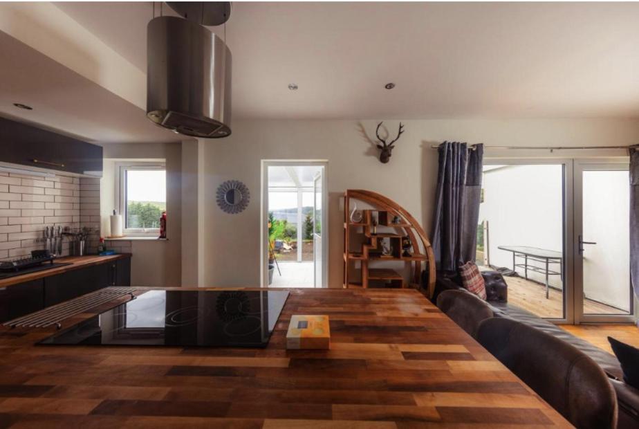 Luxury Cottage With Stunning Views Near Fairy Pools - School House 3 Карбост Экстерьер фото